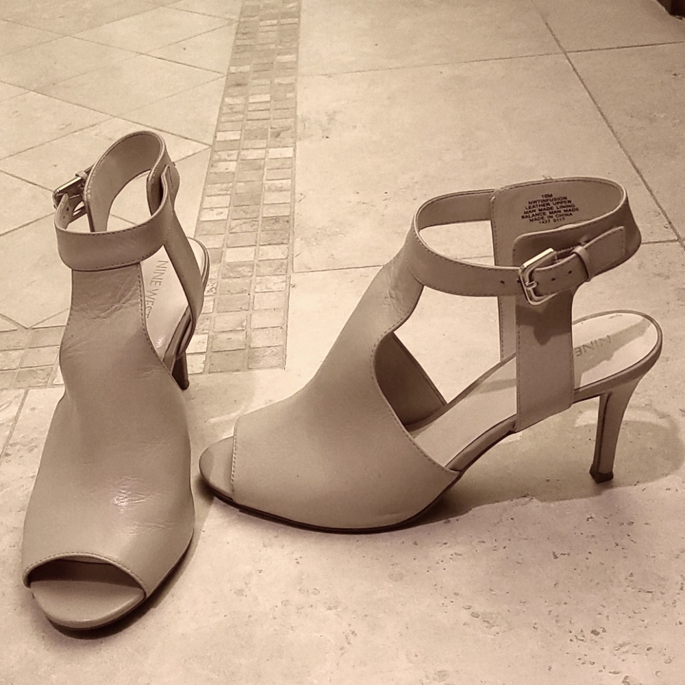 Solf leather nude sandals